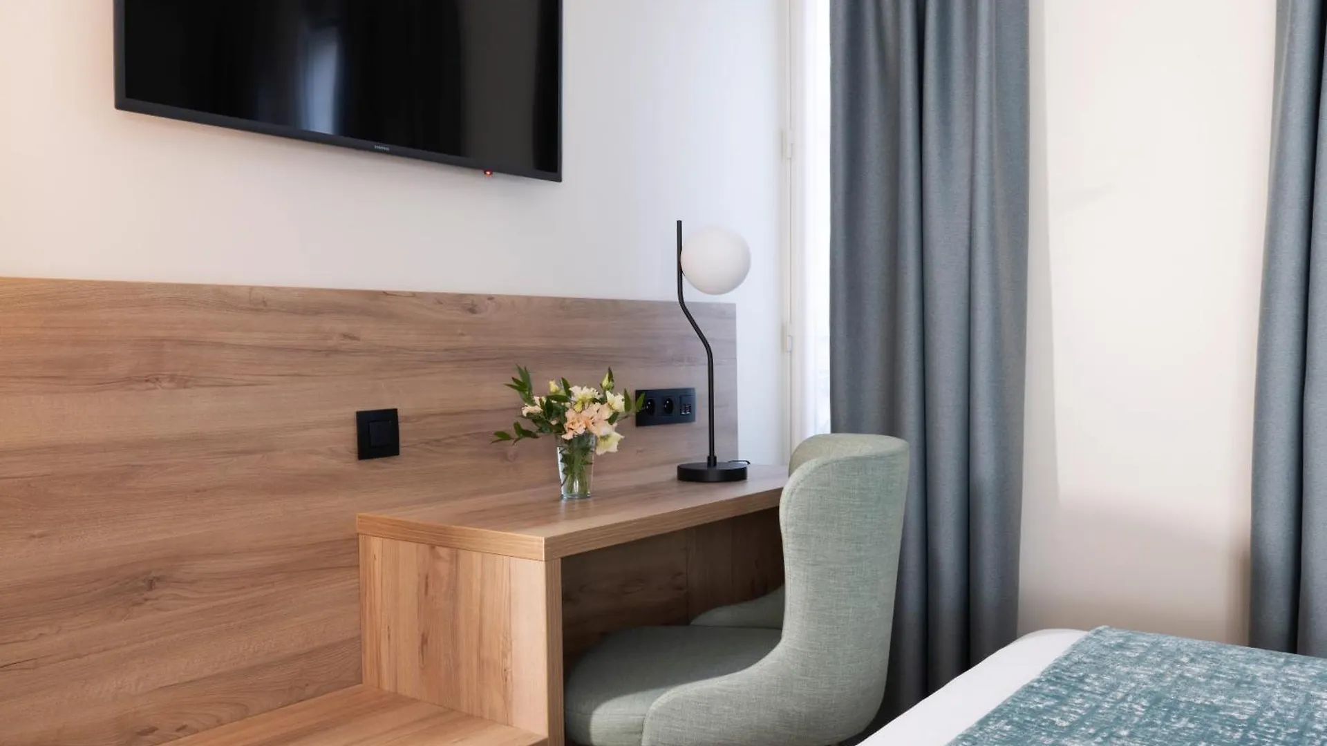 ****  Hotel Theoreme Paris France