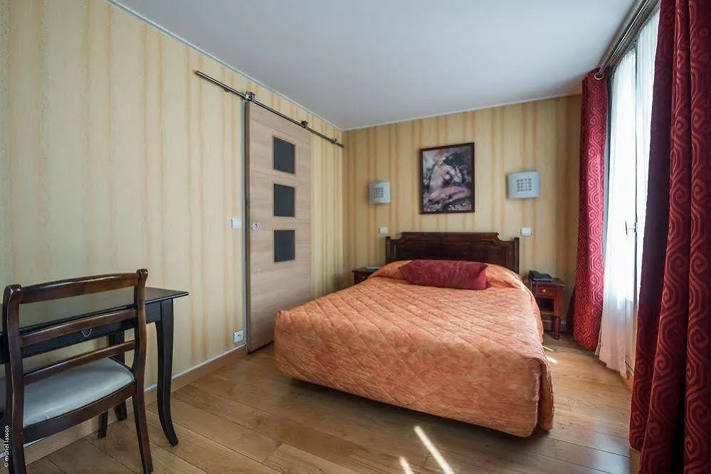 ****  Hotel Theoreme Paris France
